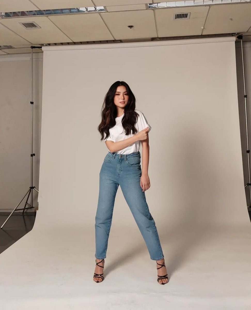 CarreLsOFC's tweet photo. Photoshoot [behind the scene] for #BENCHDenim. 💛🤎 

©️Ryuji's IG post
🖇️https://t.co/EB4nCsevBv

#FrancineDiaz || @francinecarreld https://t.co/LyAp6kv9hL