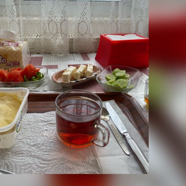 Haticey_y's tweet photo. #Günaydın #Pazar  ım #Becel yiyorum caaanııımmm kalbimi koruyorum öneririm arada bir tabii ki çünkü kalbi hain sevenler belli olmuyor?? Ve Tere yağı baştacımız herkese mutlu pazarlar ark. 👏😐🌿⭐️☕️😂 https://t.co/OcKBnLPFx4