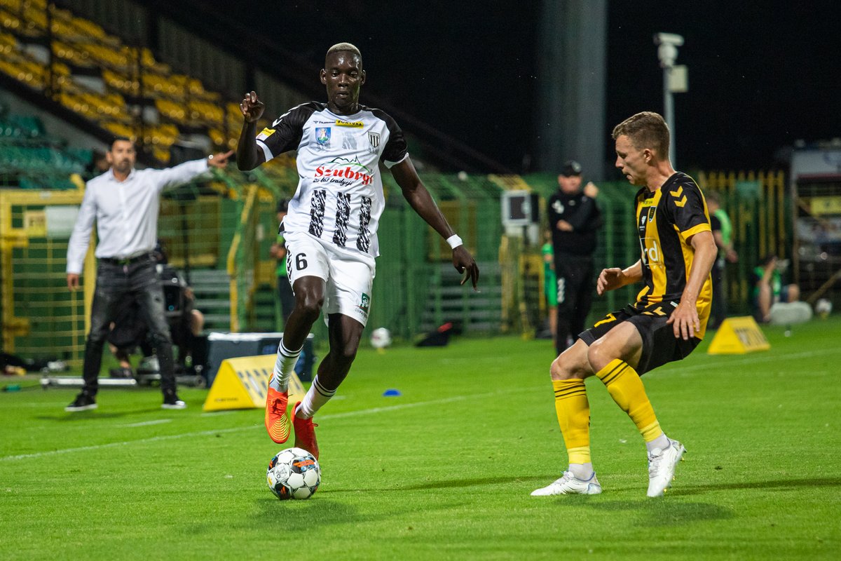 SandecjaNS's tweet photo. 👉 Zobaczcie zdjęcia z pojedynku przeciwko 🟡🟢⚫ @_GKSKatowice_  .👇

📸 Pełna galeria ➡ https://t.co/UBbgxyAsCo | fot. @Adrian_Maras 

#PierwszaLigaStylŻycia #fortuna1liga #Sandecja #NowySącz #BiałoCzarni #Sączersi #KATSAN #GKS #Katowice https://t.co/QTt5BfZ1C1
