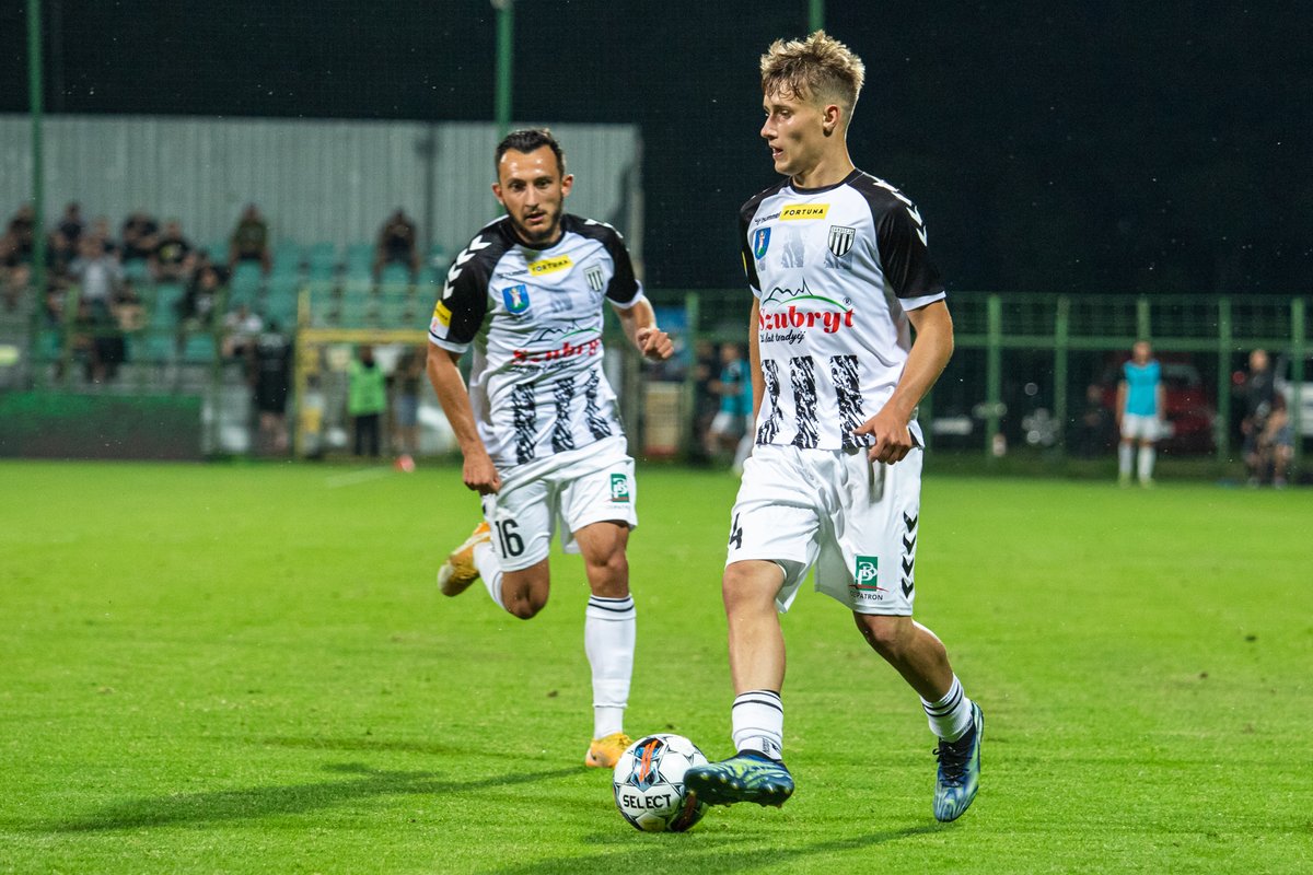 SandecjaNS's tweet photo. 👉 Zobaczcie zdjęcia z pojedynku przeciwko 🟡🟢⚫ @_GKSKatowice_  .👇

📸 Pełna galeria ➡ https://t.co/UBbgxyAsCo | fot. @Adrian_Maras 

#PierwszaLigaStylŻycia #fortuna1liga #Sandecja #NowySącz #BiałoCzarni #Sączersi #KATSAN #GKS #Katowice https://t.co/QTt5BfZ1C1
