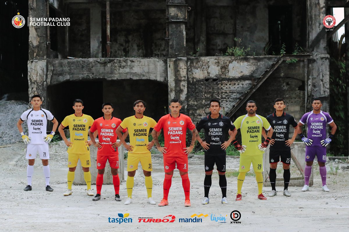 SemenpadangFCID's tweet photo. NAN DINANTI LAH TIBO 📢

Inilah Jersey Semen Padang FC musim 2022, persembahan untuk Ranah Minang ❤💛🖤

👕 @XTenIndonesia

#semenpadangfc #kabausirah #JerseySPFC2022 https://t.co/Az4r3q2b0t