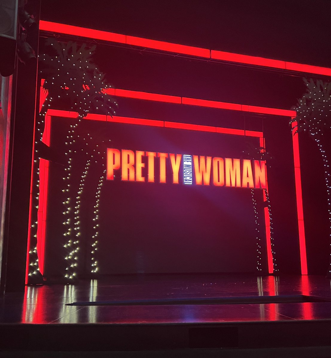 🌟🌟🌟🌟🌟 <a href="/prettywomanuk/">Pretty Woman UK</a> what a show - congrats <a href="/Helen_Hill_/">Helen Hill</a> <a href="/TommyH3885/">Tom Andrew Hargreaves</a> <a href="/AndyBarke/">Andy Barke</a> for absolute standout performances! I am still grinning this morning!😍