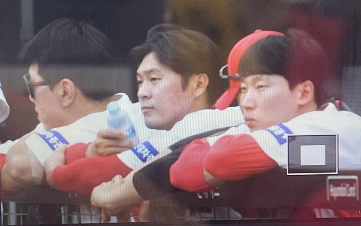 a7321_'s tweet photo. 김규성 라인업송에 자기 이름 나오자마자 웃는 거… https://t.co/HxsEq8iKvf