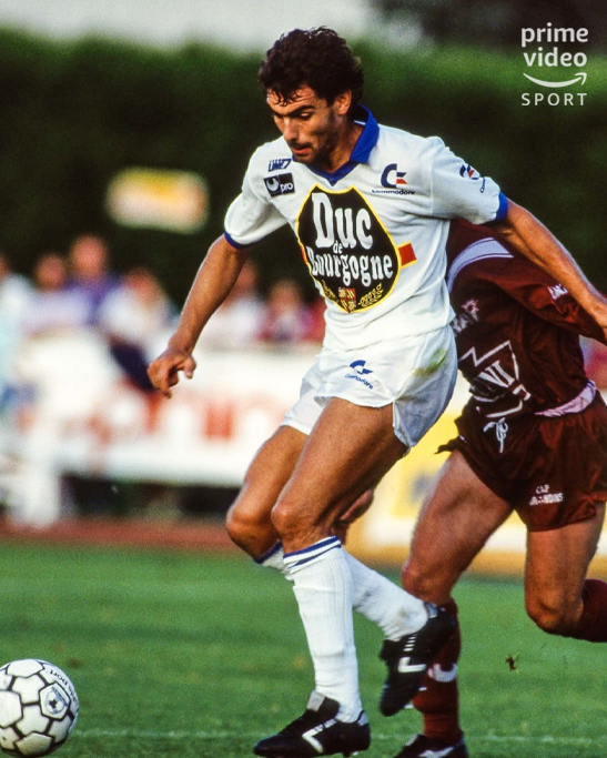 PVSportFR's tweet photo. ⏪ Un peu de nostalgie pour débuter ce dimanche avec Gérald Baticle sous le maillot de l'@AJA.

1991 - 1995
👕 104 matchs
⚽️ 33 buts 

1998 - 1999
👕 40 matchs 
⚽️ 4 buts

Il sera de retour a l'Abbé-Deschamps cet après-midi avec @AngersSCO

#AJASCO #Ligue1UberEats https://t.co/GPTSX0WLbw