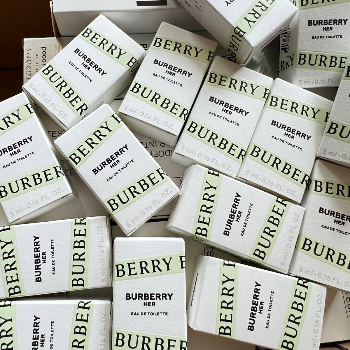 ALLSALESHOP94's tweet photo. 📍 ขายน้ำหอม Burberry Her EDT 5ml 

welcome น้องเขียว จากตระกูล Her 
น้องเล็กสุดในค่าย คลอดใหม่ ปี 2022 จ๊ะ กลิ่นหอม คือ สวย ฟรุ้งฟริ้งมากมีความ สดใส 

💰ราคาขาย 400.-
📦ค่าส่ง 45

#ชี้เป้าของดี #ชี้เป้าโปรถูก #ชี้เป้าของถูก #น้ำหอมแท้ #ของแท้100เปอร์เซ็นต์ #น้ำหอมแท้แบ่งขาย https://t.co/ncQVQNYvqt