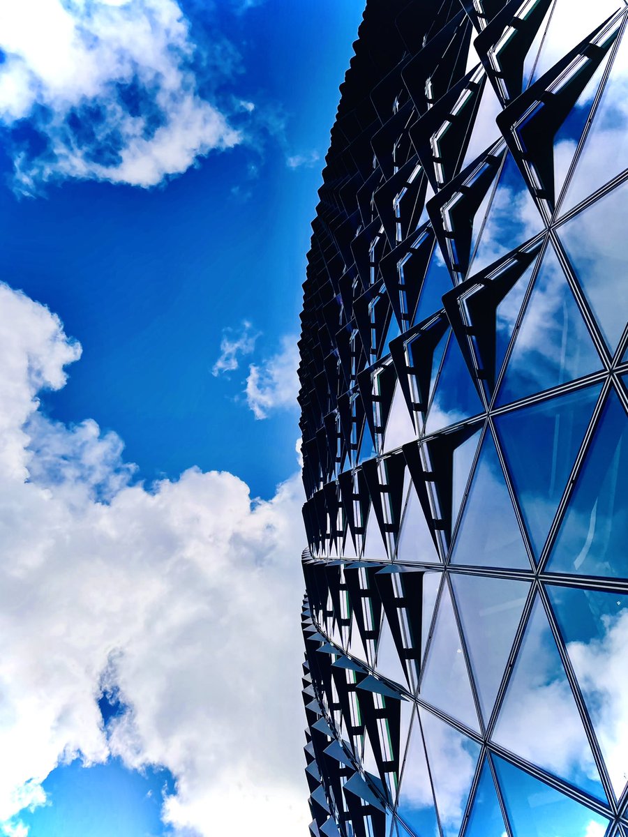 Had the pleasure to tour the amazing <a href="/sahmriAU/">SAHMRI</a> building today.

Wonderful research happening right here in SA by this dedicated team.

Can’t wait for the Braag Centre for Proton Therapy, the first in Australia,  to be completed next year 🙂

#Research #AwardWinning #Architecture