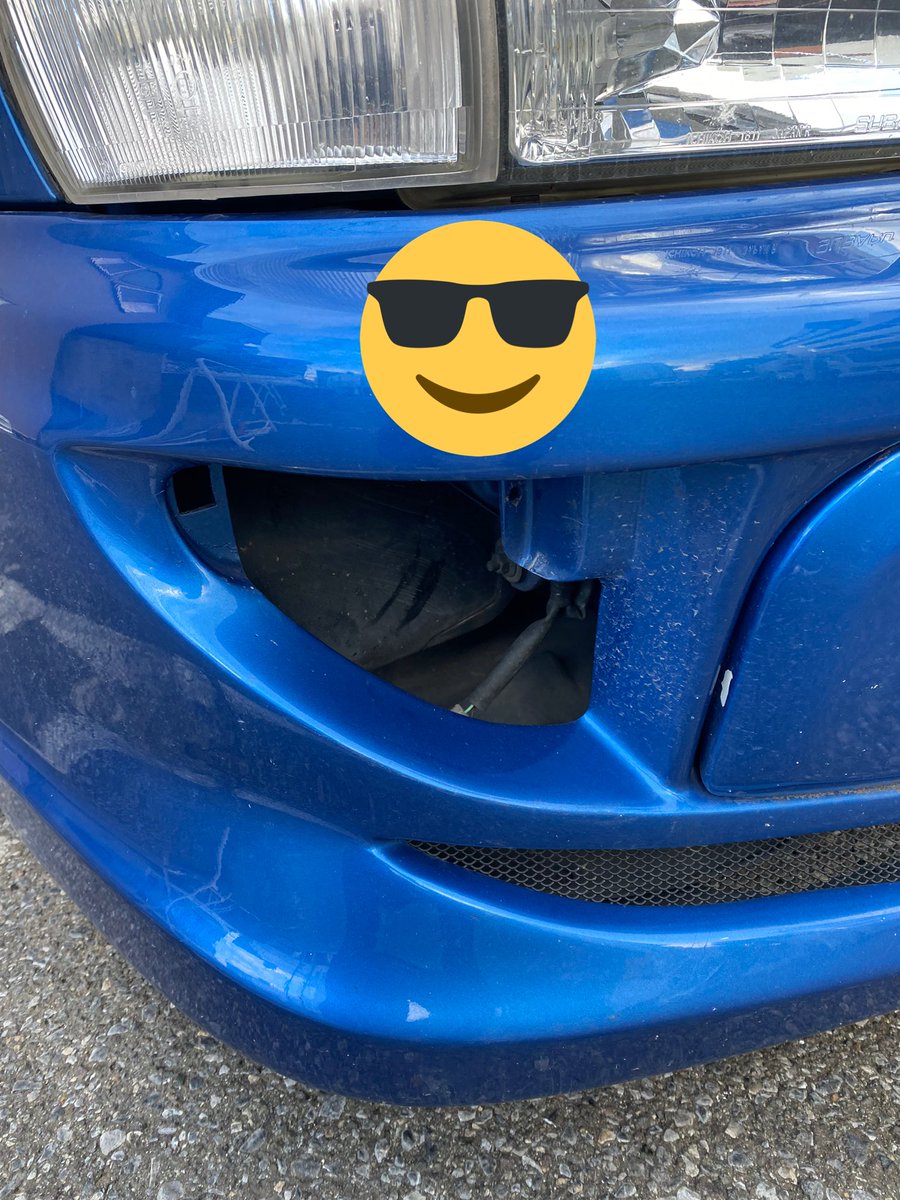 hrdq7's tweet photo. 珍事件だ
ウィンカー吹っ飛んでった😇

家出て何回か右にウィンカー使ったときはなんともなかったけど、あるとき突然点灯早くなったってことはそういうことだろうな https://t.co/nU0cRVSzmU