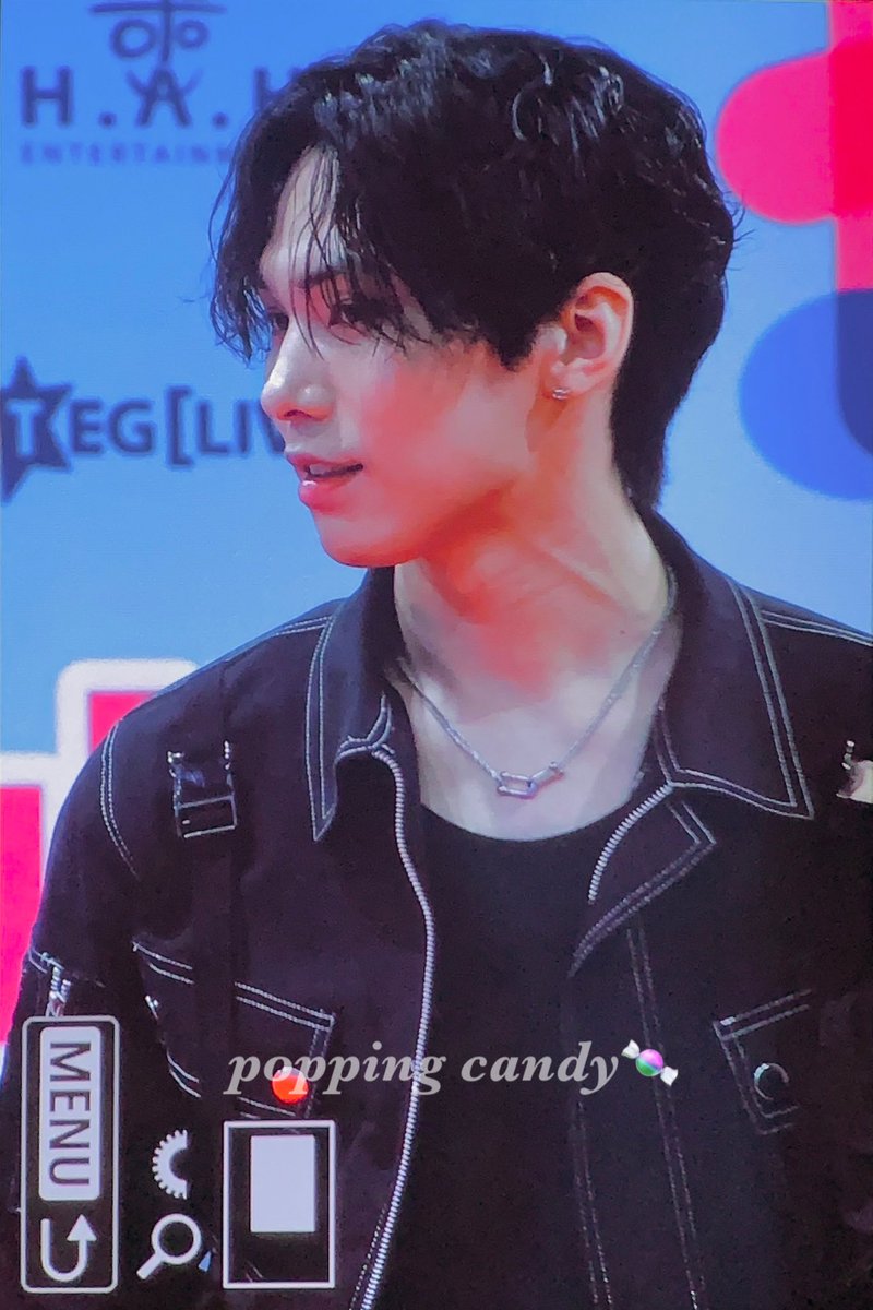 aroha_km's tweet photo. His side profile and the veins! 😭🥵 #라��� https://t.co/dyZMWw2ECi