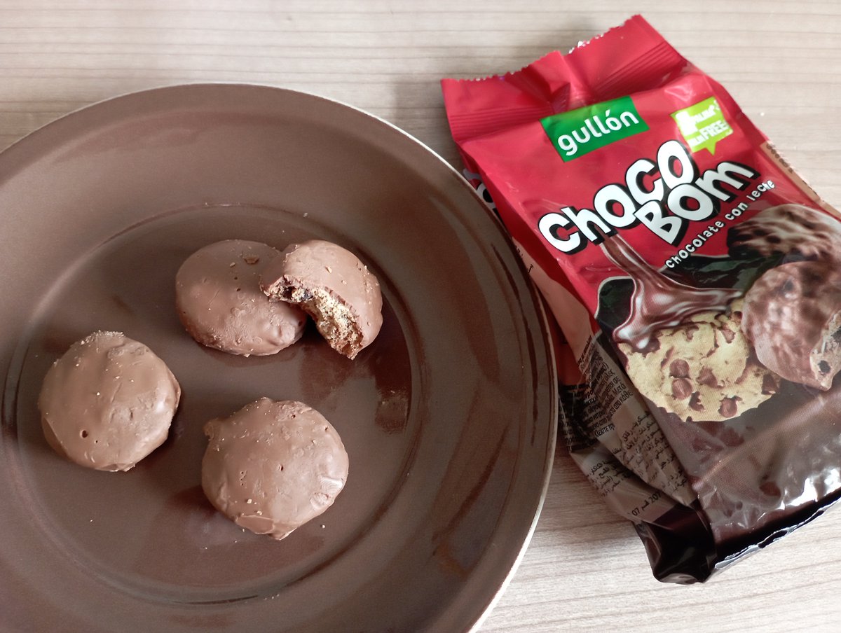 mercesori's tweet photo. Muy buenas amigos curiosos del mundo del #TeTesteo 2.0. Hoy, en Testeos sin tapujos y en menos de 1 minuto, voy a hablar de las Choco Bom de chocolate con leche de @Gullon_ES.
¿Te gustan las cookies bañadas?, te cuento más en https://t.co/bknJIyNrkg. https://t.co/tnFbWg0vwk