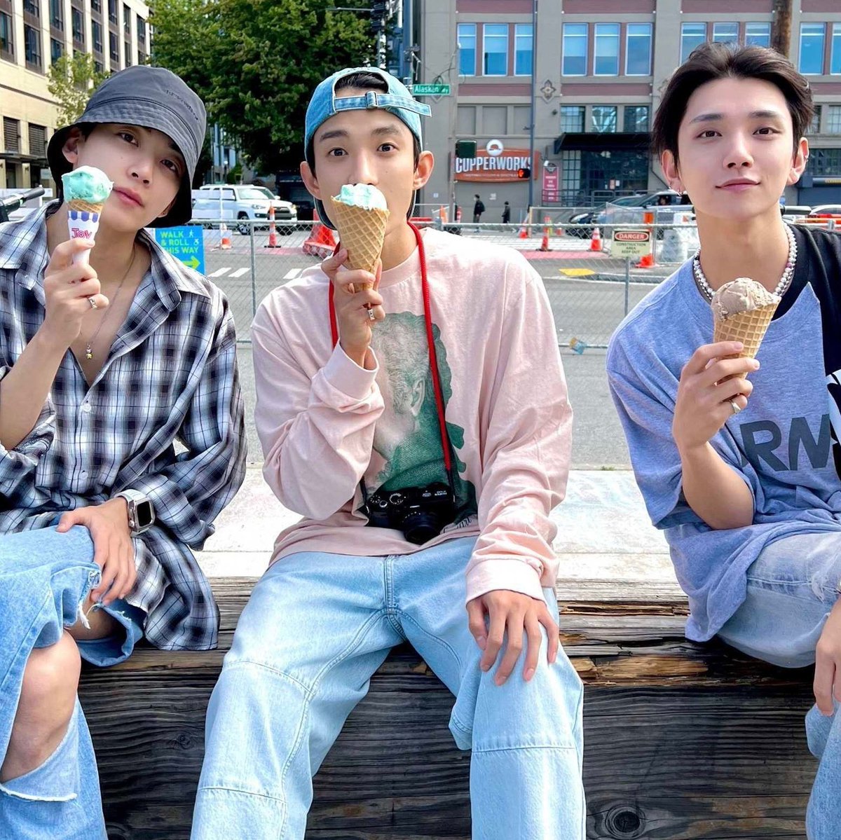 kyeomoca's tweet image. haduh bocil cimit makan eskrim