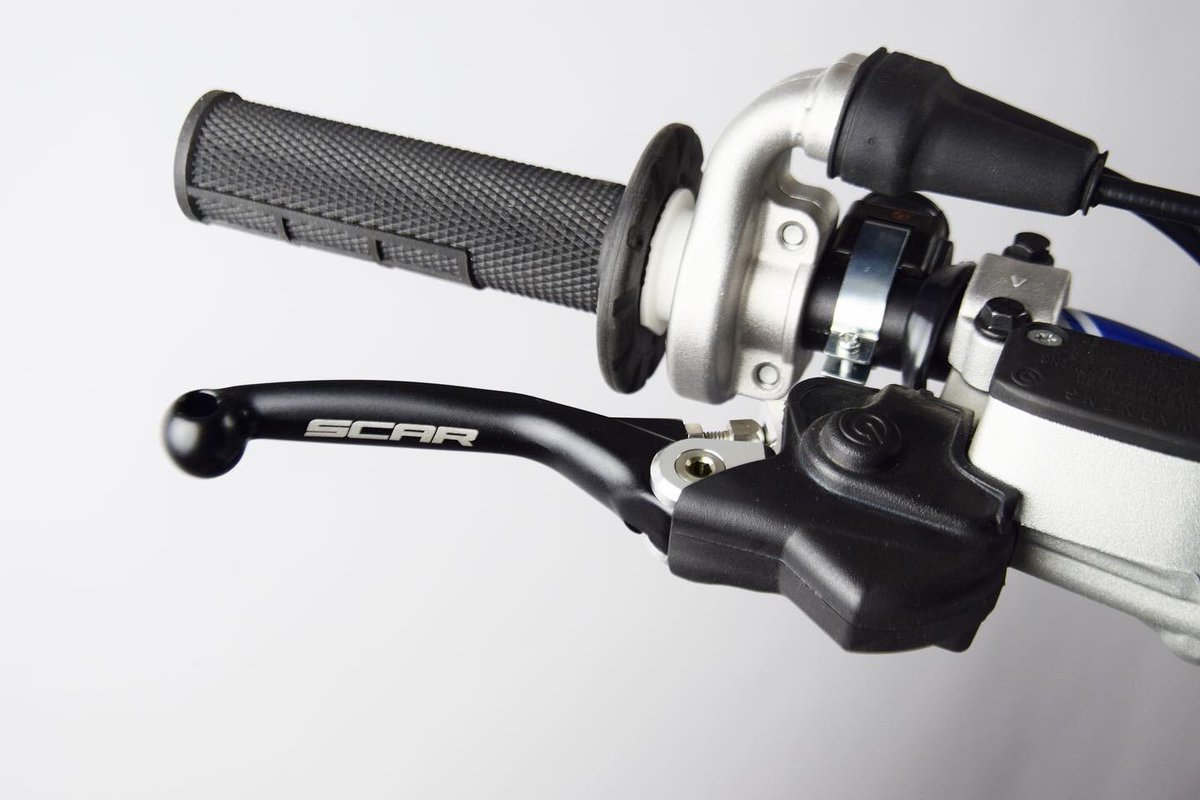 100PerCentMoto's tweet photo. @scarracing pivot flex clutch and brake levers are 🔥🔥🔥
Billet alloy ✅
Grippy black anodising ✅
Lever reach adjustable ✅
Perfect fit and feel ✅
IN STOCK NOW for ALL Japanese and European dirt bikes ✅
AU$79.95 each ✅
AU$149.95 per pair ✅
Click: https://t.co/NUNwUjzRUx https://t.co/80EHtqq5G3