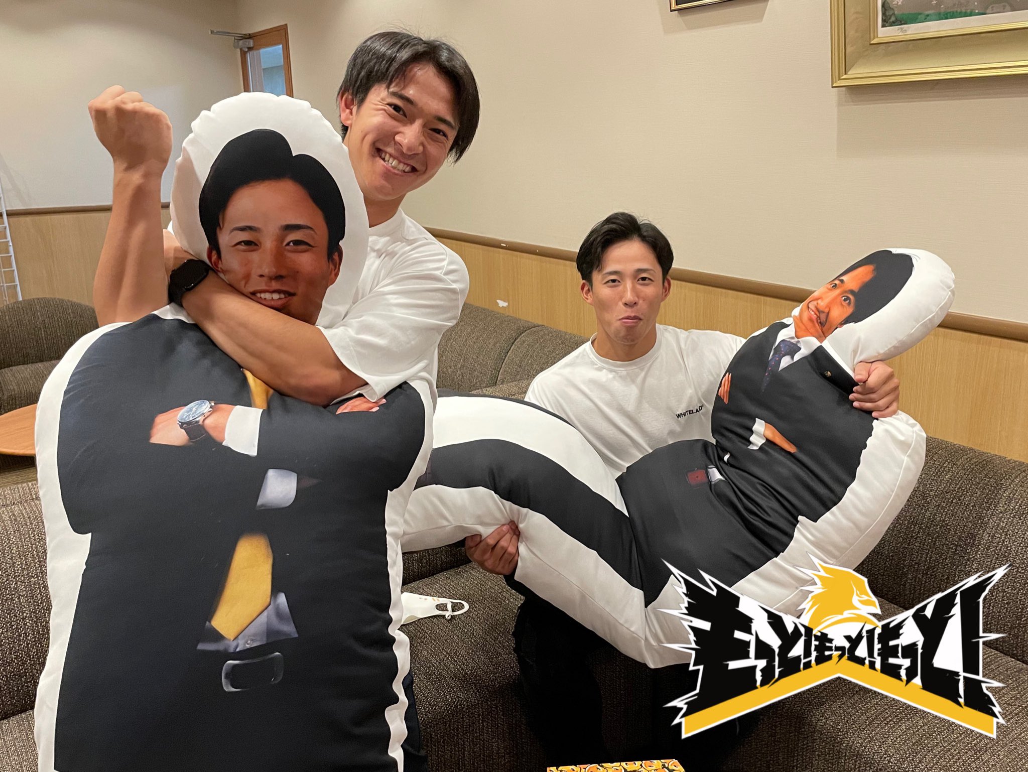 福岡ソフトバンクホークス 公式 間もなくロッカールーム始まります 柳町選手と野村勇選手がどんなトークを繰り広げるのか お楽しみに ホークスtvではロッカールームの様子を配信 T Co Xg53fbg66w 野村勇 柳町達 Sbhawks T Co