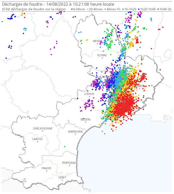 Système orageux très actif en cours à l'est et au sud de #Montpellier #Hérault avec mitraillage de #foudre : près de 7000 éclairs détectés sur cette zone au cours des 2 dernières heures. Pluie intense sous ces #orages (loc > 50 mm en 1h). Suivi en direct : 