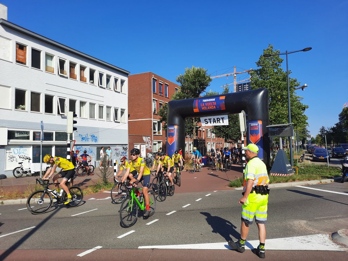 En weg is 'ie! Wat een feest dit! #LaVuelta22 #Utrecht