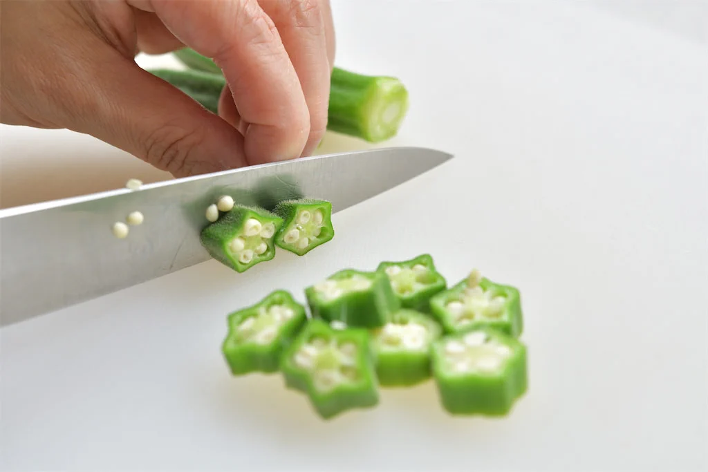 オクラを茹でるのは実はNG！？栄養を考えるなら『レンチン』がベスト！
