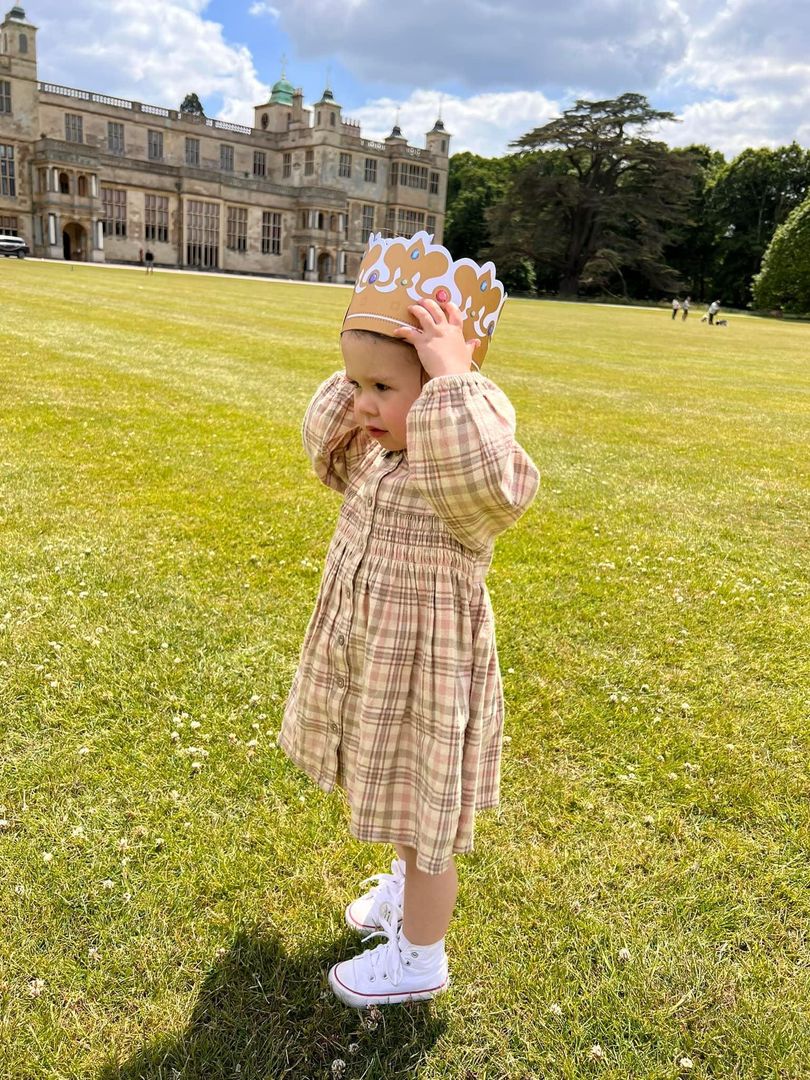 actioncoachIanF's tweet photo. Happy Sunday Everyone, I told you that I was a princess Grandad ππΈ #ianthecoach #businesscoach #grandadtime https://t.co/PPrQ08a8a5