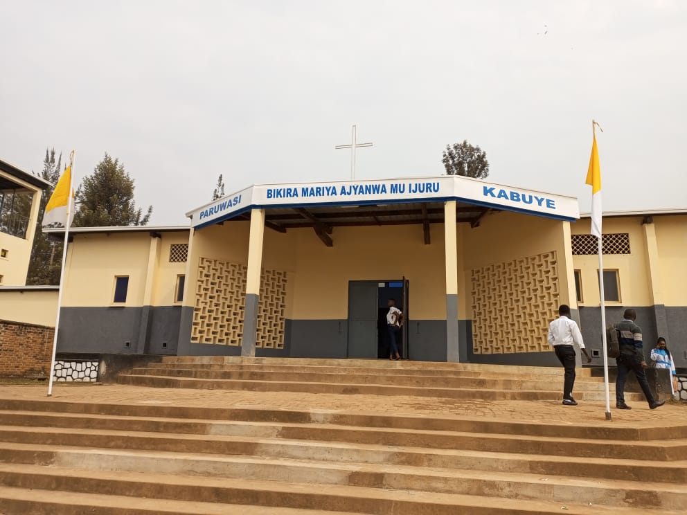 RwandaMaria's tweet photo. Muri ibi birori bigiye kubera muri Paruwasi #Kabuye, Diyakoni #Gakuba Célestin na Diyakoni Ernest #Bigirimana barahabwa Ubupadiri naho #Padiri #KAMBANDA Theophile Uvuka muri iyi Paruwasi yizihize  Yubile y'imyaka 25 amaze ari #musaseridoti https://t.co/TQ7Jru8ojH