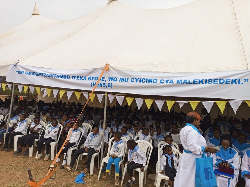 RwandaMaria's tweet photo. Muri ibi birori bigiye kubera muri Paruwasi #Kabuye, Diyakoni #Gakuba Célestin na Diyakoni Ernest #Bigirimana barahabwa Ubupadiri naho #Padiri #KAMBANDA Theophile Uvuka muri iyi Paruwasi yizihize  Yubile y'imyaka 25 amaze ari #musaseridoti https://t.co/TQ7Jru8ojH