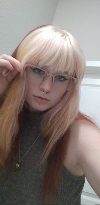 Dyed my hair, it's literally so good https://t.co/SbnQwHPhQb