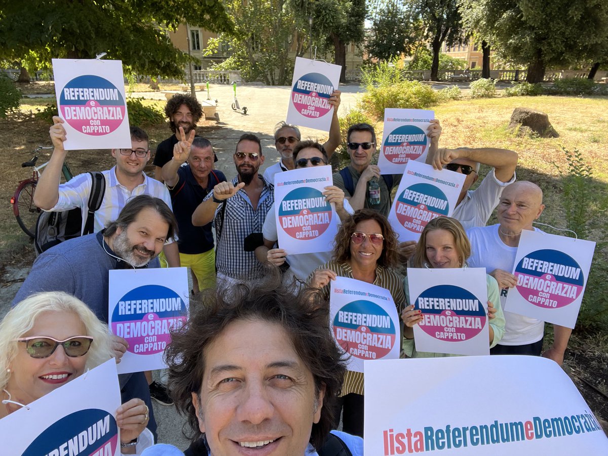 marcocappato's tweet photo. Sì parte ora, dal Quirinale al Viminale, per depositare il simbolo. In mattinata partirà anche la raccolta firme online. https://t.co/ZgJzAFrx4z