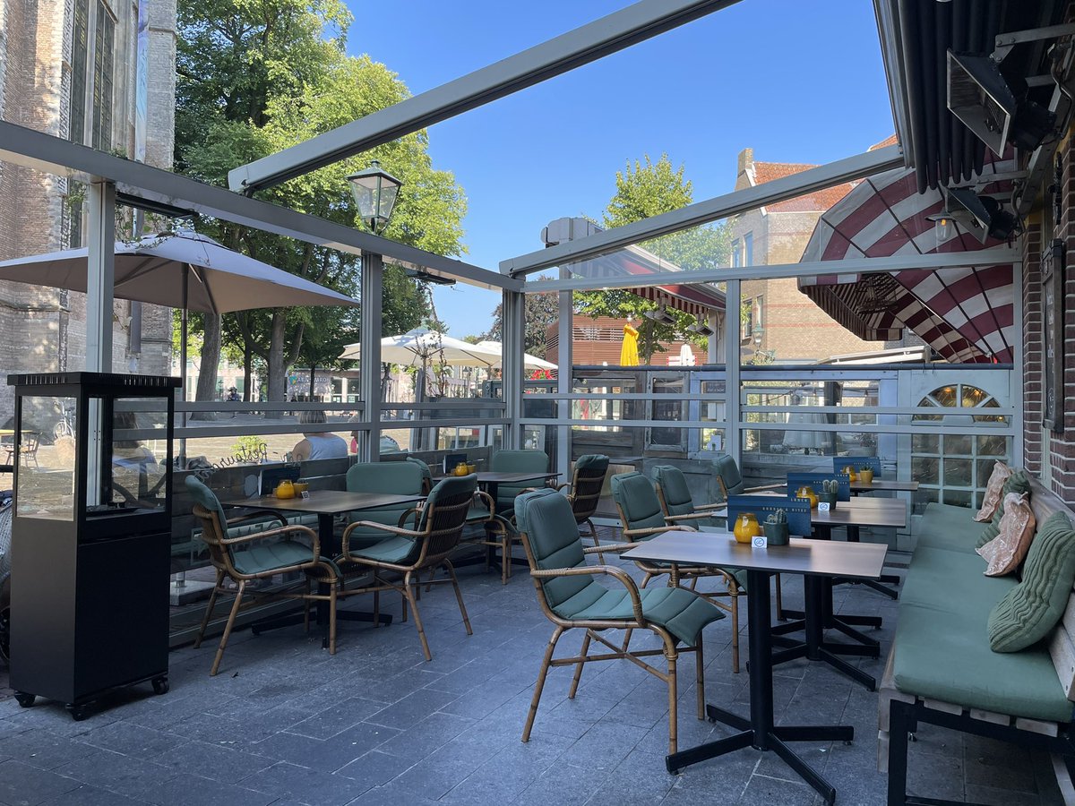 IngmarVeel's tweet photo. Het grootste gedeelte van het terras van restaurant Hofman in Alkmaar is rookvrij gemaakt. Toppers! https://t.co/R9cQZKV9va