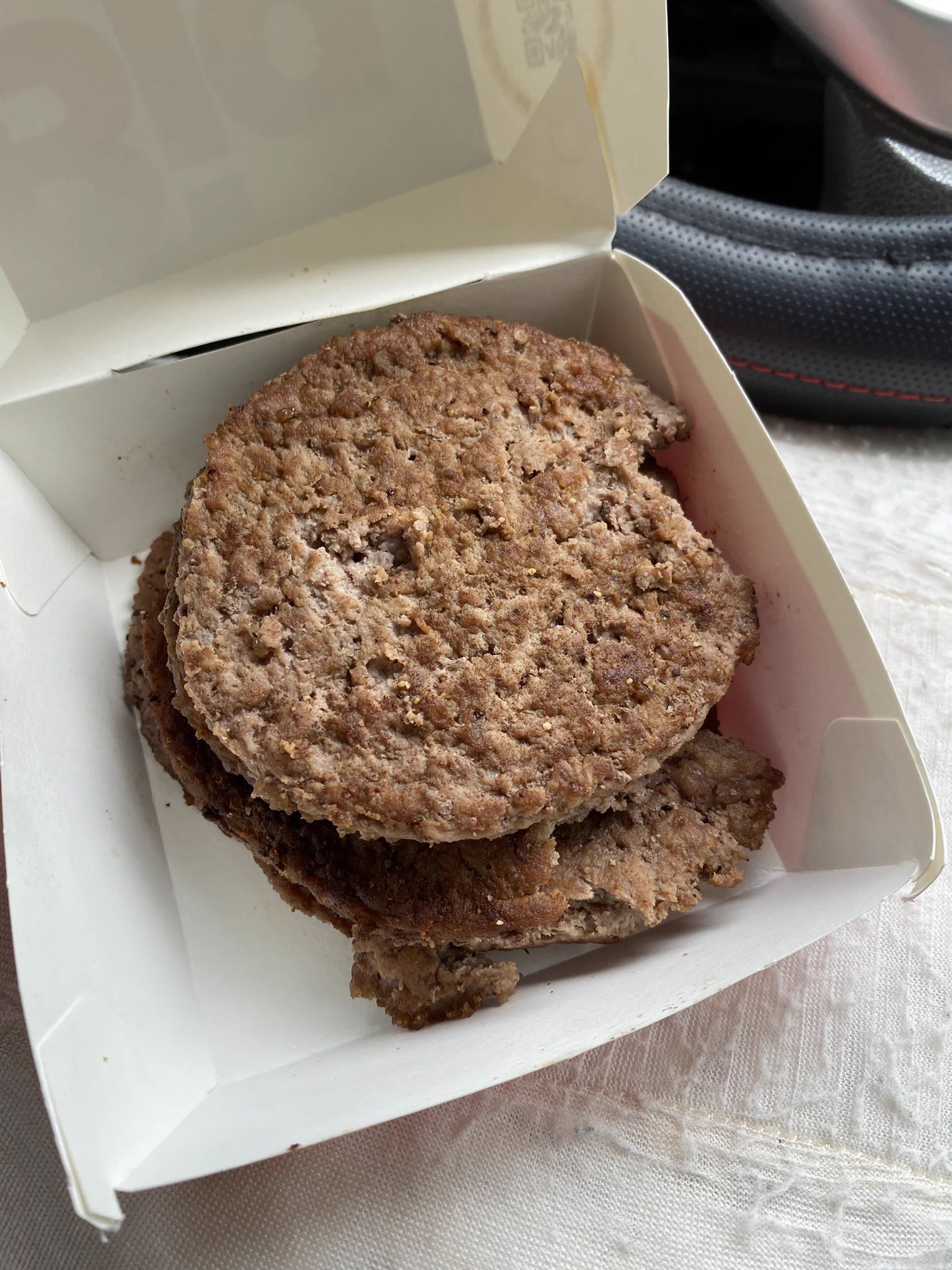 ビッグマック注文したら、まさかのパティが五枚のみ！取り替えてもらったら、さらに驚きの結果にｗ