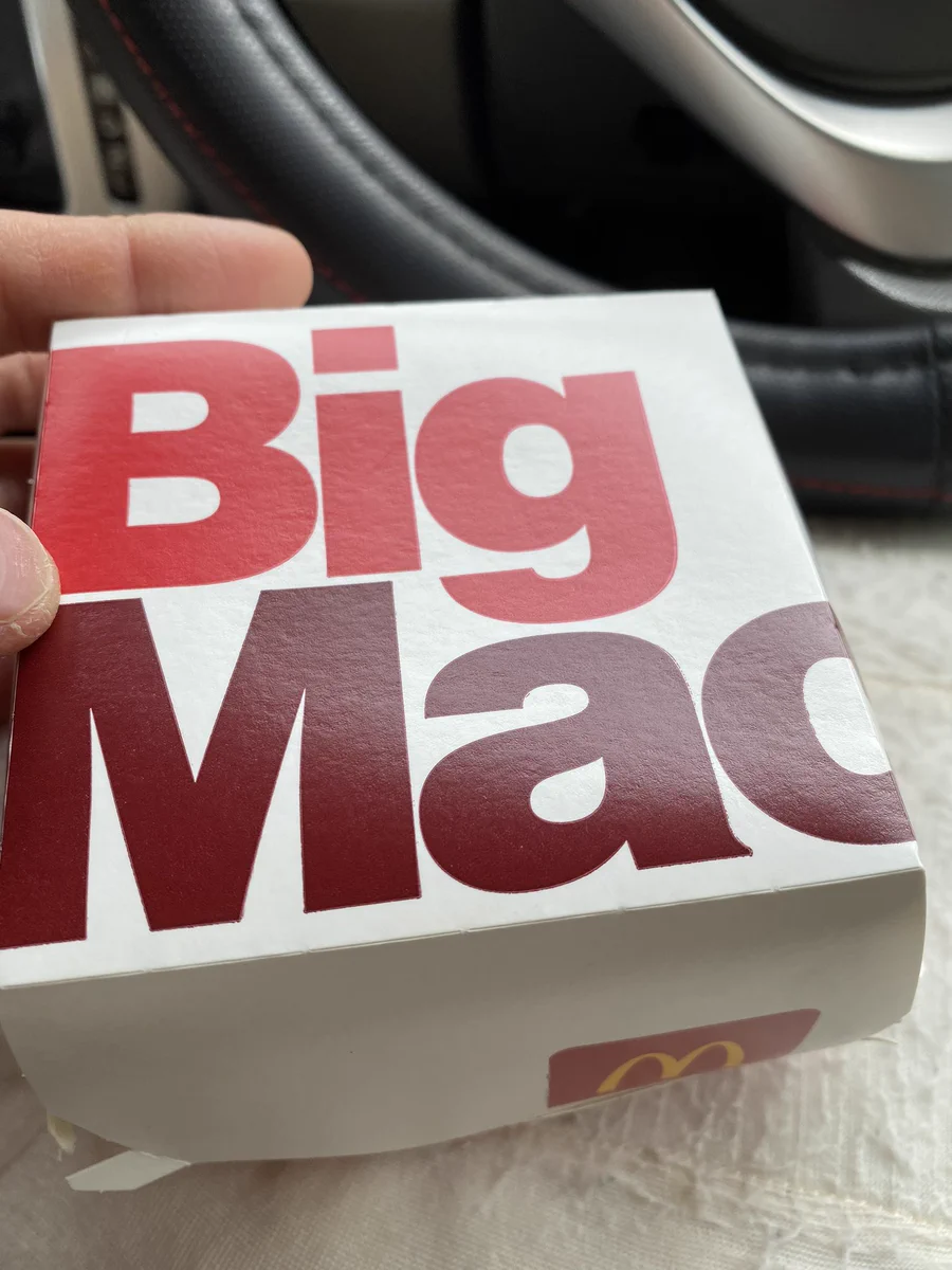 ビッグマック注文したら、まさかのパティが五枚のみ！取り替えてもらったら、さらに驚きの結果にｗ
