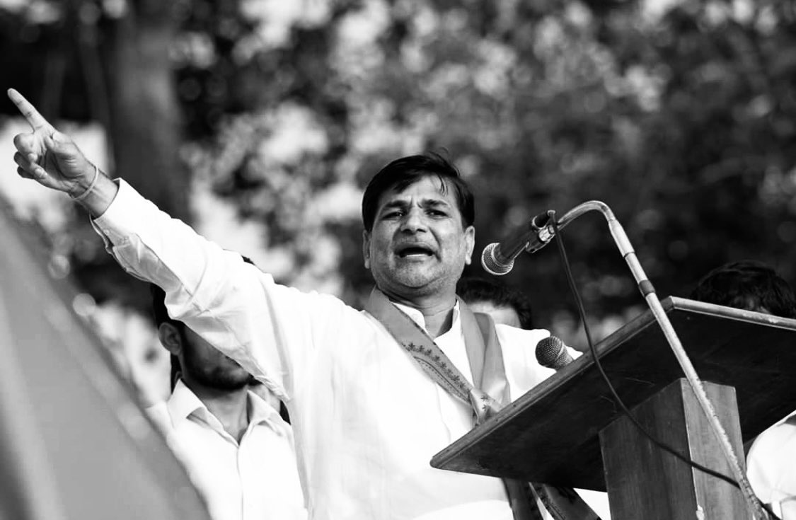 AdvBhalchandraa's tweet photo. अतिशय मनमिळाऊ व्यक्तिमत्त्व आज आपल्या मधून निघून गेले,त्यांच्या जाण्याने जी पोकळी महाराष्ट्राच्या राजकारणात निर्माण झाली आहे ती भरून न निघणारी आहे,मेटे साहेबांच्या परिवाराच्या दुःखात आम्ही सहभागी आहोत, भावपूर्ण श्रद्धांजली अर्पण करतो 🙏
#RIPVinayakMete https://t.co/bMgxDyoHES