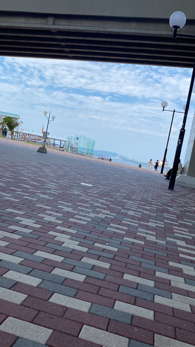 ___yu0815sh's tweet photo. 会場着いて、海側に座ってます！ https://t.co/XB9OM6P9MV