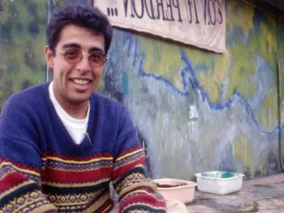 JaimeGarzon_60's tweet photo. Hoy hace 23 años la mafia política y el paramilitarismo criminal silenciaron la vida del hombre adelantando en el tiempo, el que ayudo a despertar a la juventud de esa época un referente de la lucha popular y social

Jaime Garzón siempre vivirás 💪🏻💚🌱

Homenaje a los Grandes💚 https://t.co/lOpVA8V0wp