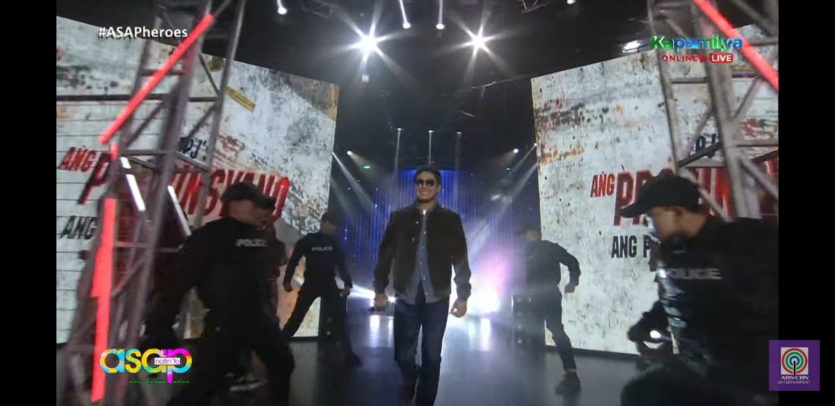 r_espantoo's tweet photo. Kaya pala 'di pinatay si cardo sa finale ep para makapag ASAP pa ngayon HAHAHA 

 #ASAPheroes https://t.co/UfIvSo0ZPe
