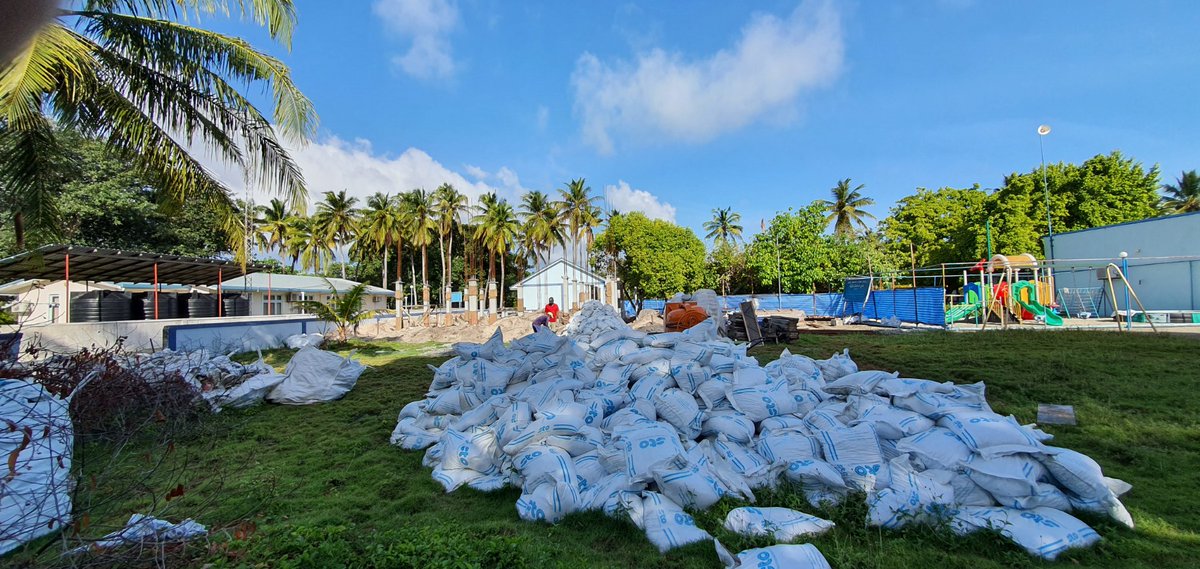 MolhadhoCouncil's tweet photo. Construction of 3 classrooms @ Molhadhoo School 
The building is a two story building and the completion of the building will solve the space constraints faced by the school. https://t.co/DXexVrqWDy