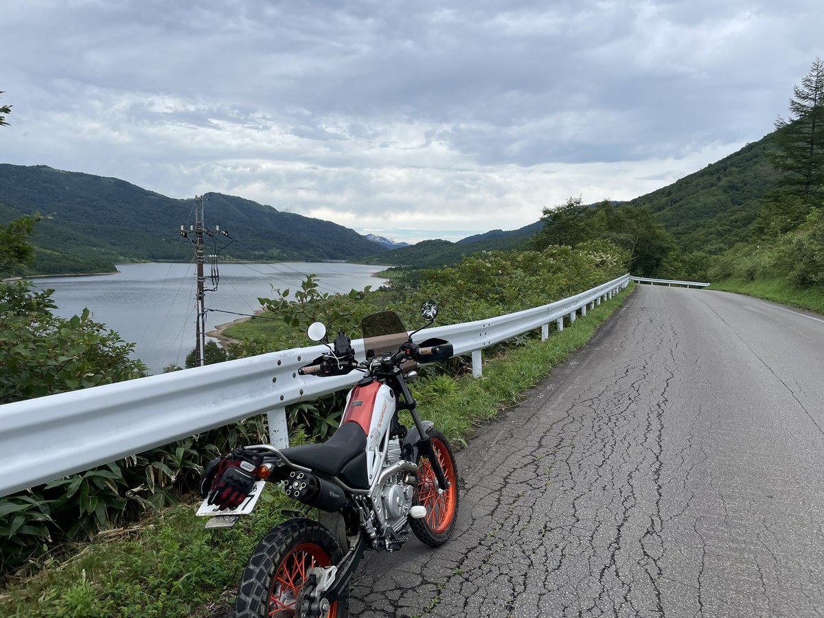 JTake5c's tweet photo. 涼みに、万沢林道から、野反湖に。
涼しいを超えて寒かったです。
#トリッカー
#万沢林道 https://t.co/fGYuvoMk0s