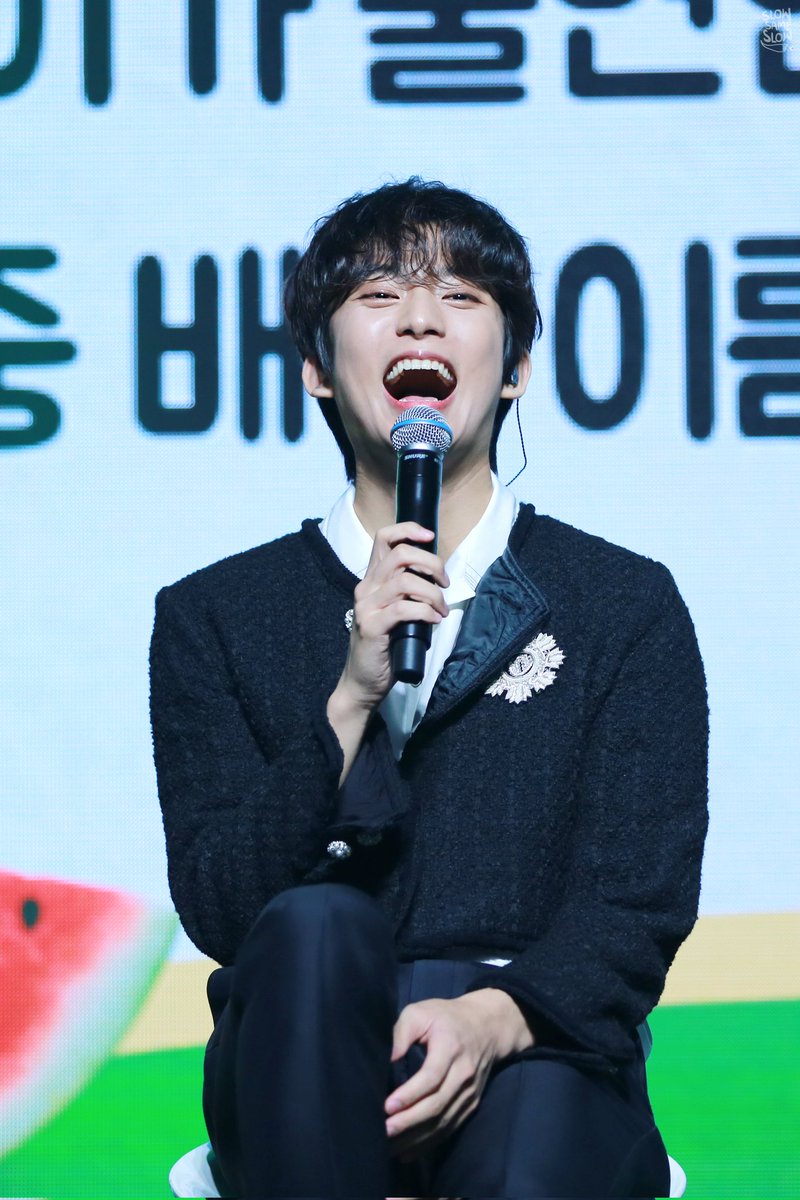 💚🐶💚 〰️ 해피공찬데이

찬이의 눈빛이랑 바나들에게 말하는거 들으면
항상 진심이 느껴져서 늘 고마워💓
생일 축하해 뿌엥찬🤣🎊

#HAPPYGONGCHANDAY
#찬이에게_물들어가는_공찬데이
#B1A4 #공찬 <a href="/B1A4_gongchan/">공찬</a>