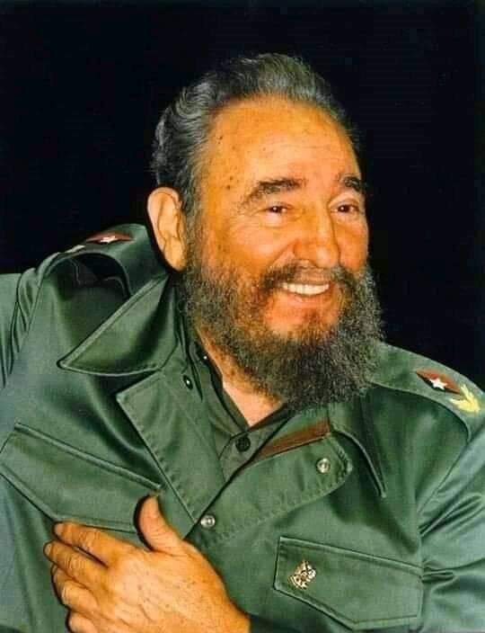 VcjfpFalcon's tweet photo. El Chino: Hoy no vengo a decirte Comandante, ni barbudo, ni gigante... hoy quiero gritarte padre mío, Gracias por ser de verdad, gracias por hacernos grandes, por tanto amor y sabiduría, gracias por todo.          ¡ Fidel!!! 
#FidelPorSiempre 
#FidelVive
#FidelEntreNosotros https://t.co/nkQ9HaN15y