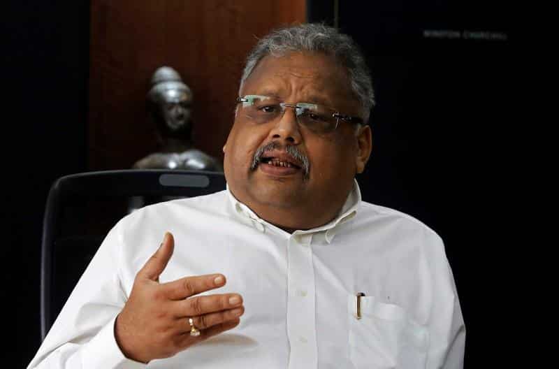 ParasAg_1707's tweet photo. End of an Era as the Big Bull of the Dalal Street , #RakeshJhunjhunwala passes away. 

#Rakeshjhunjhunwala https://t.co/6ly0DFj049