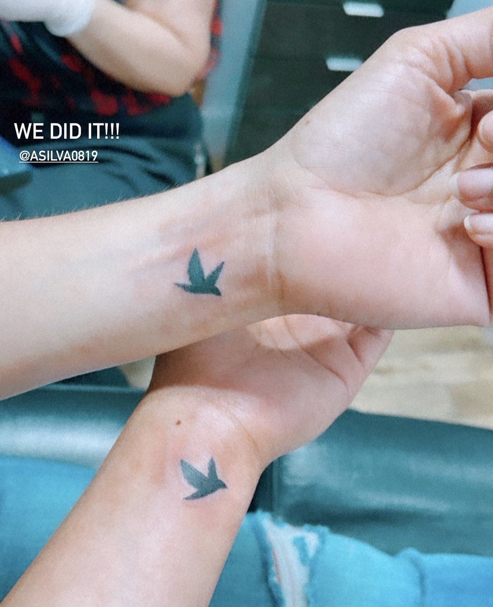 thelordsvictory's tweet photo. Got matching tattoos with my mama 🖤
#NYLiving #NoRegerts AHHH! https://t.co/FmlXsKMkhj