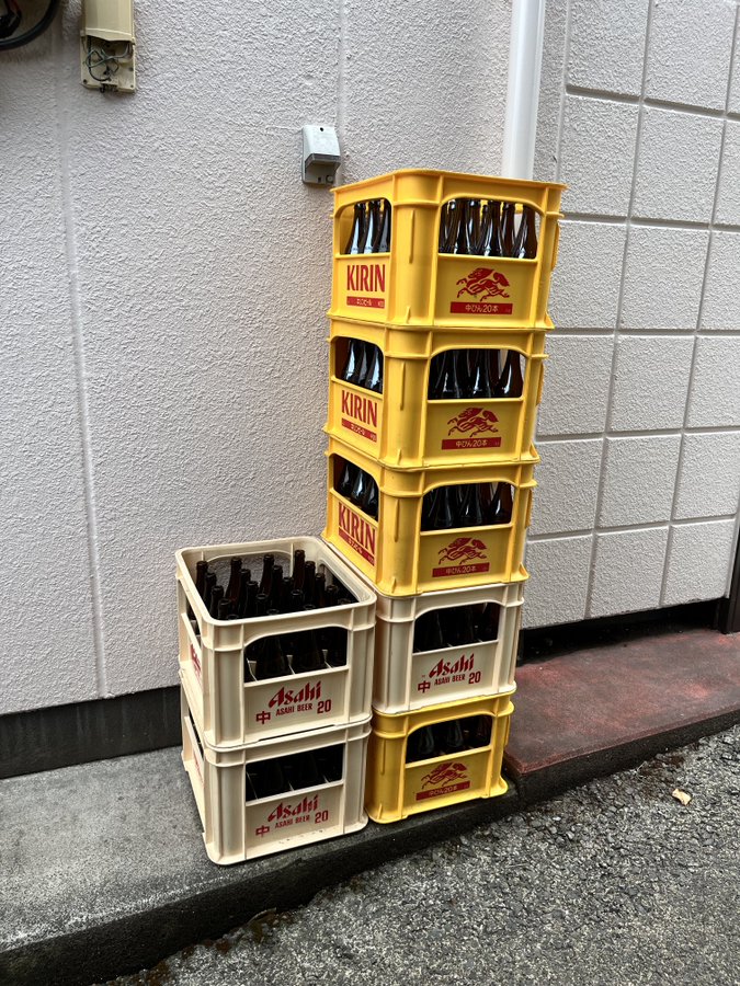 この写真にピンと来たら落ちゲー通 積まれたビールケースが連鎖のタネっぽい おたくま経済新聞