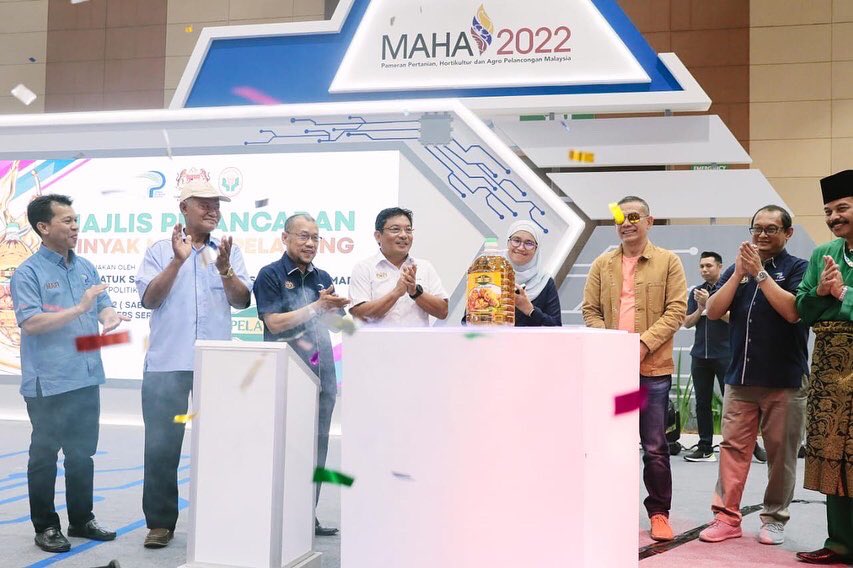 LPP_MALAYSIA's tweet image. Majlis Pelancaran Minyak Masak Peladang keluaran Pertubuhan Peladang Kawasan Simpang Renggam Johor yang disempurnakan oleh YBhg. Datuk Syed Mohd Fazmi bin Sayid Mohammad, Setiausaha Politik Kepada YAB Perdana Menteri.