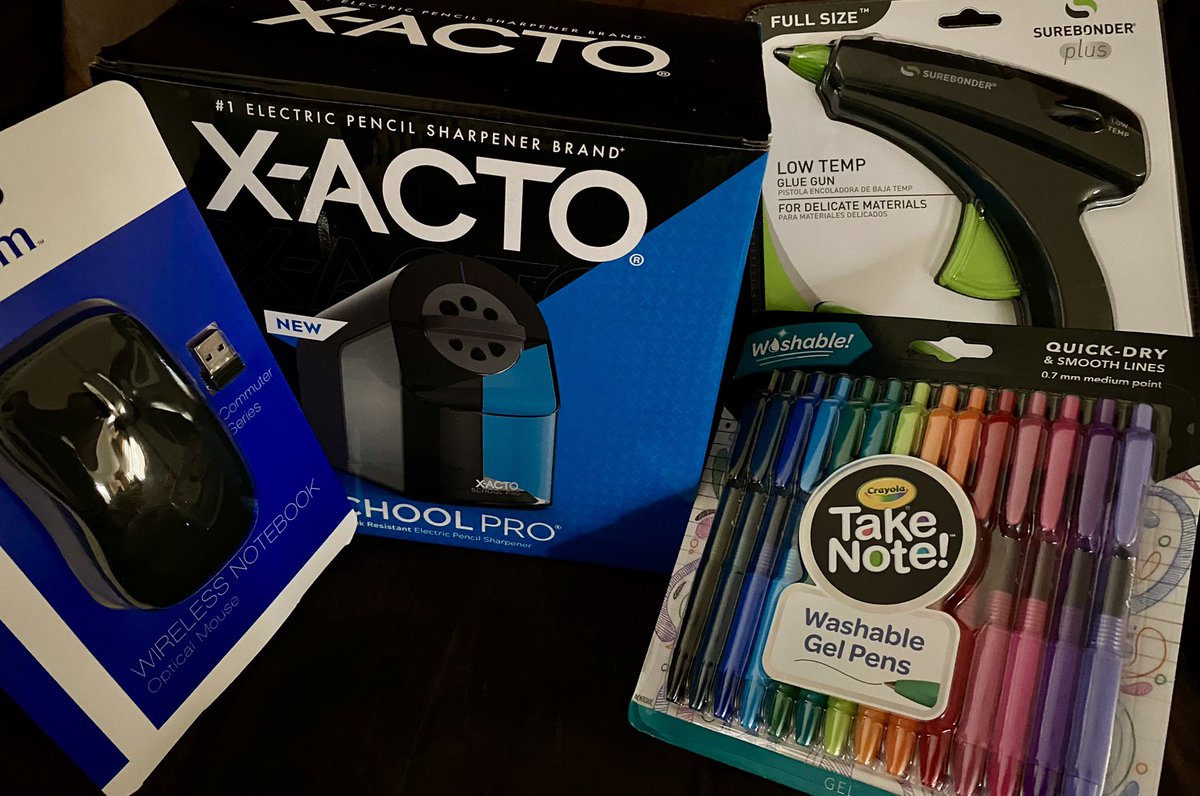 learnaswego_'s tweet photo. School starts on Tuesday 😳 Going into year 2 of teaching and couldn’t be happier thanks to @classtag! 

Thank you so much!!! I love all my gifts, especially the pencil sharpener!!! 🤩 #Blessed #OneHappyTeacher #TogetherWeCan #ClearTheLists https://t.co/NkY8lboshR