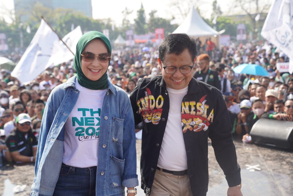 Bandung keren!
Jabar loyal.. !
Semua untukmu 
Bersatu merubah nasib kita.!