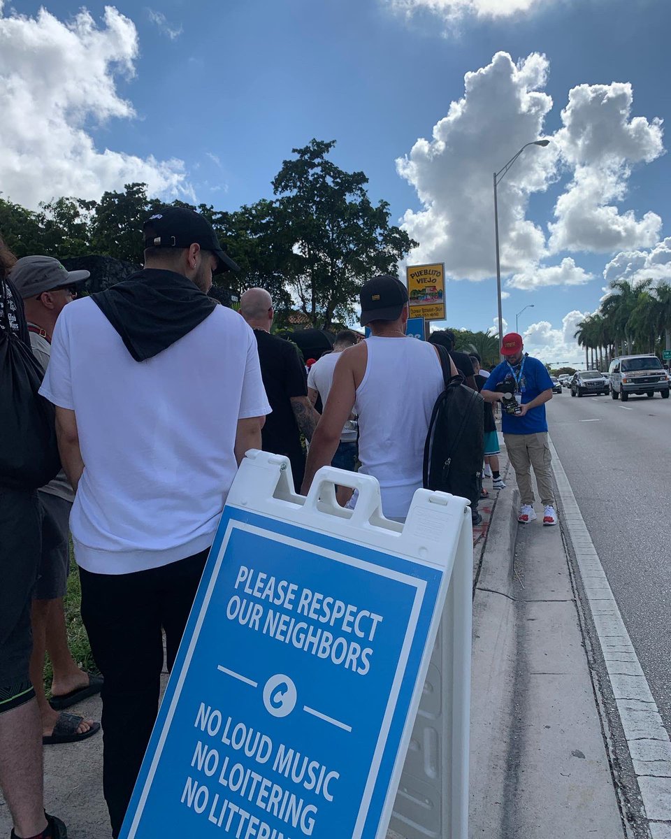 Lataytaycheers's tweet photo. Who do you know brings a crowd like this to a grand opening ?! @cookiesflorida_ #CookiesMiami #cookies #floridadispensary #grandopening #cookiesflorida https://t.co/GNJyPOQzRa
