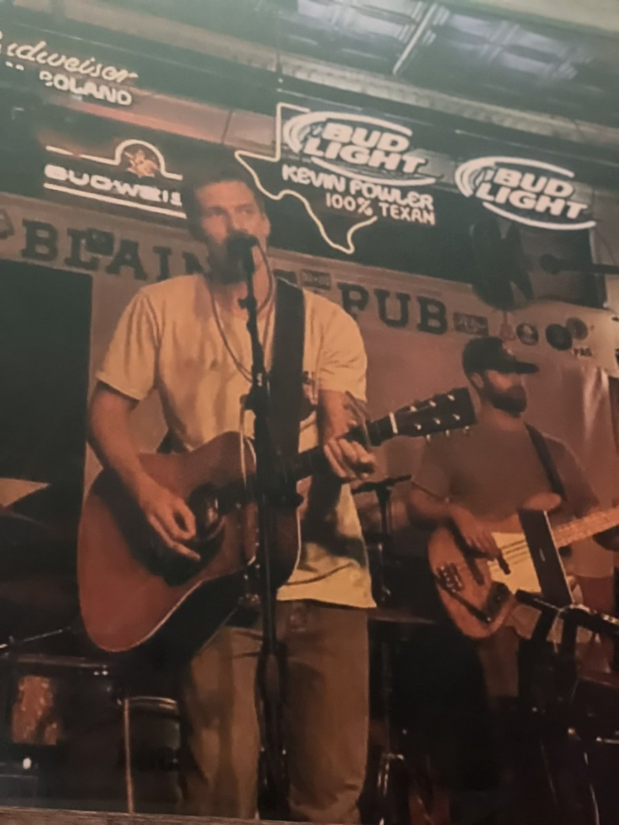 tammitaylorr's tweet photo. Hanging out at Blaine’s in San Angelo and had to snap pics of my fav’s @ParkerMcCollum  @KoeWetzel  ❤️❤️ https://t.co/y9Xjk987c0