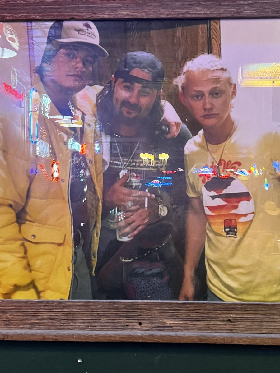 tammitaylorr's tweet photo. Hanging out at Blaine’s in San Angelo and had to snap pics of my fav’s @ParkerMcCollum  @KoeWetzel  ❤️❤️ https://t.co/y9Xjk987c0