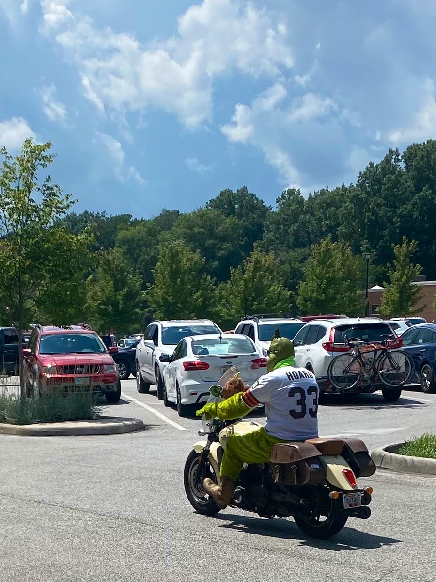 RLMjrArts's tweet image. Berea hosted the MS150 start and finish last weekend amazed by my team #teamlefthand , all that rode, and those that cheered or made it possible . #crushMS  !