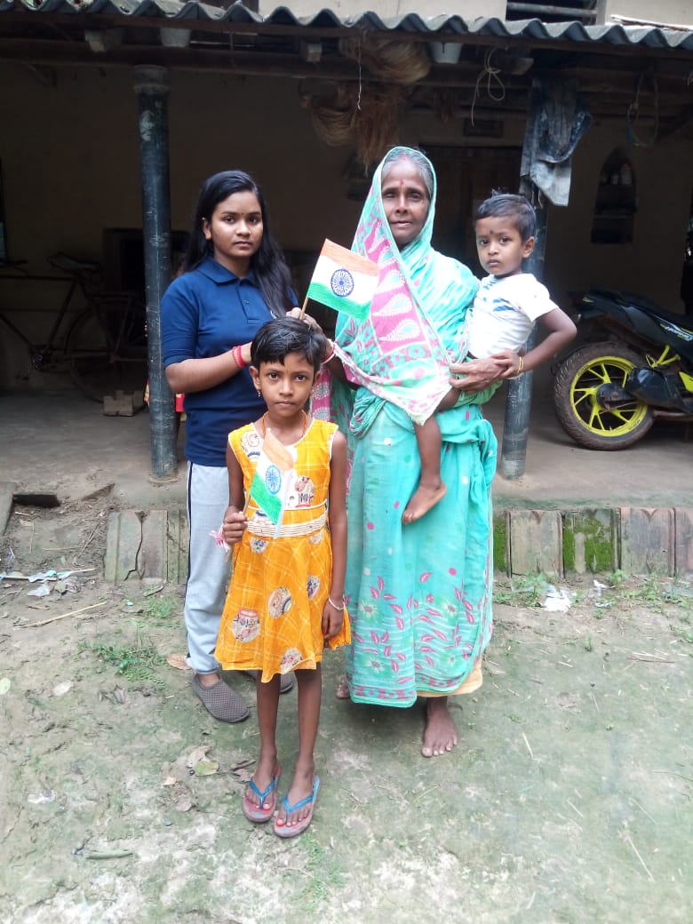 NssBeldaUnit1's tweet photo. Our NSS volunteer is involved in door to door campaign for Har Ghar Tiranga under Azadi ka Amrit Mahotsav @HarGharTiranga_ @NSSUnit2_Belda @_NSSIndia @nss_unit_sac @azadika https://t.co/q06c398x0r