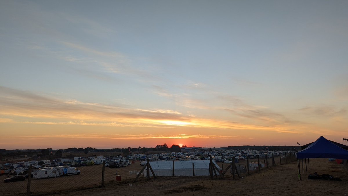 ClawzCTR's tweet photo. Sunrise on the banks of @SnettertonMSV ready for #raceday with the @BTCC championship!! https://t.co/UkhK0flsPn