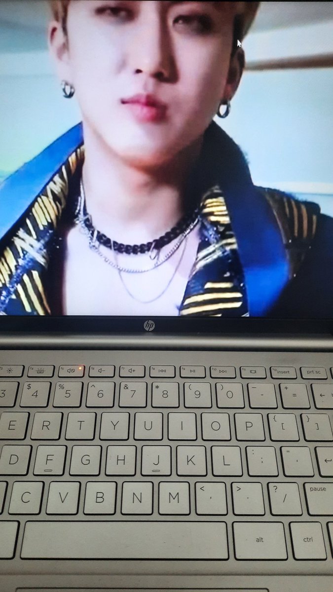 bigmommanu's tweet photo. Buka laptop, kaget sendiri liat wallpaper.
Nih buat yang kemarin request wallpaper dada Abin pas @Bin_GaHayu 😄 https://t.co/SsqNxMvfEt