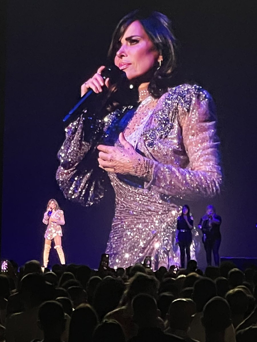 izrrahelito's tweet photo. En otras cosas, todo un éxito #IslaDivina en #PuertoRico , hubo propuesta de matrimonio!!! 

@GloriaTrevi https://t.co/ik9CfvZq9G