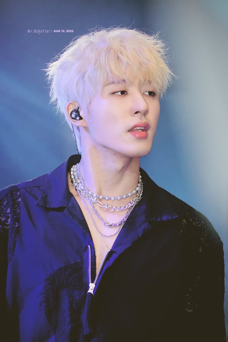 staytrue_kr's tweet photo. 220813 💜🖤💜🖤 
#비아이 #한빈 @shxx131bi131 https://t.co/tkGKu7eEdO